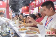 经典解梦“嗦粉”经济火热 中国多地“食力”出圈