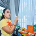 经典解梦泰国主播品三亚榴莲：“尝到了家乡味”
