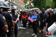 经典解梦美国多地举行“没有国王”抗议活动